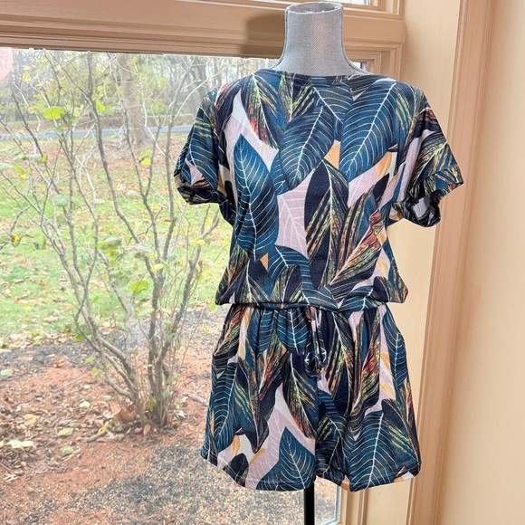 Tropical leaf romper medium vacation lightweight - Picture 2 of 8